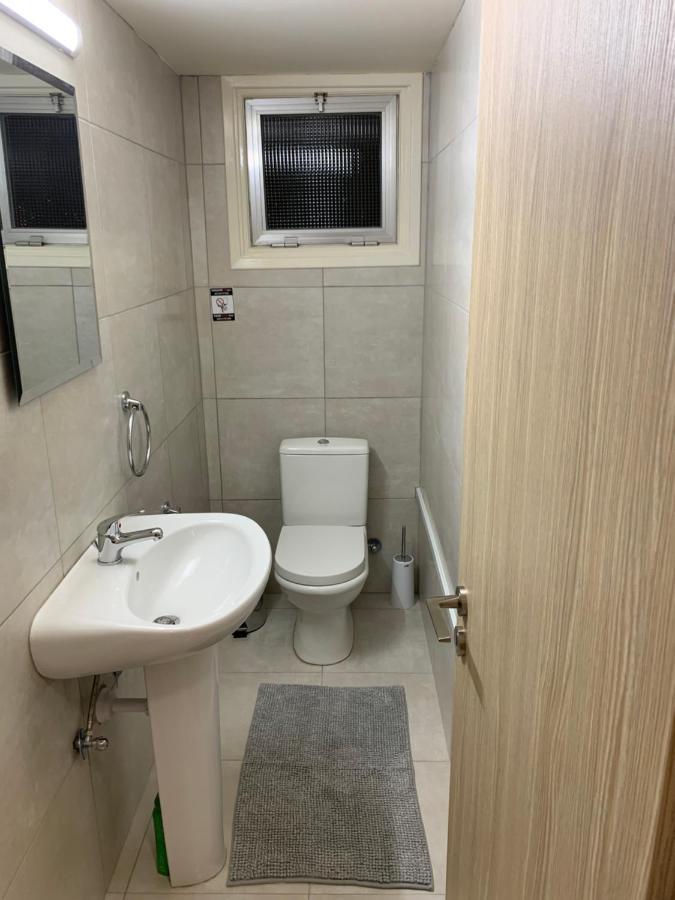 Tony'S Boutique Apartment Larnaca Esterno foto