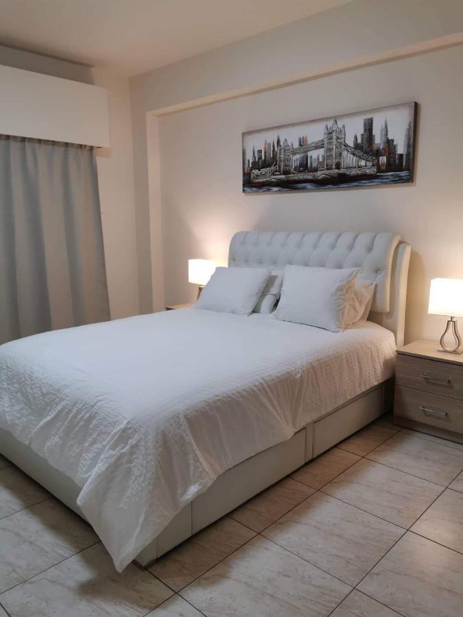 Tony'S Boutique Apartment Larnaca Esterno foto