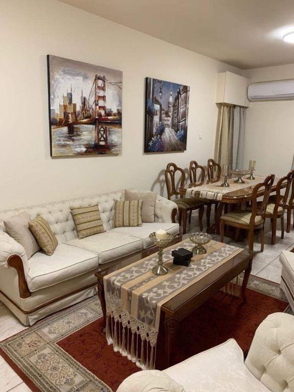 Tony'S Boutique Apartment Larnaca Esterno foto