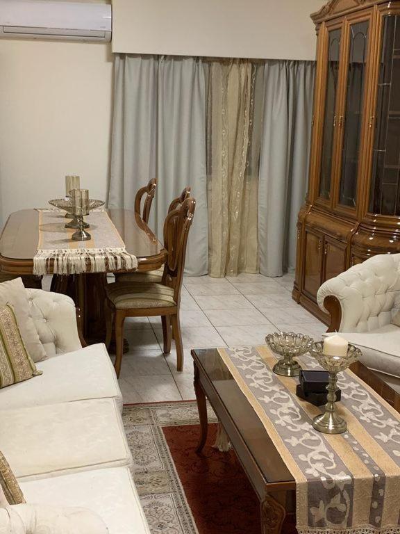 Tony'S Boutique Apartment Larnaca Esterno foto