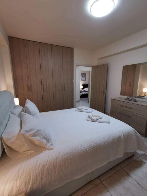 Tony'S Boutique Apartment Larnaca Esterno foto