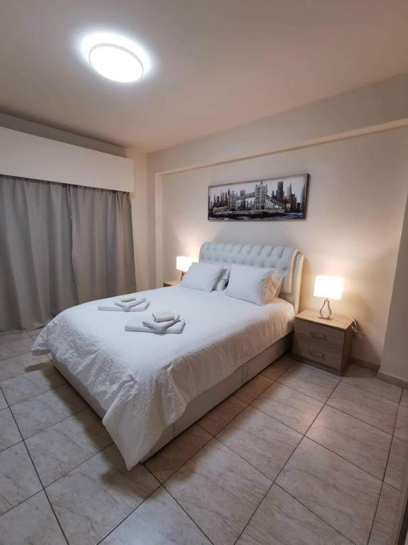 Tony'S Boutique Apartment Larnaca Esterno foto