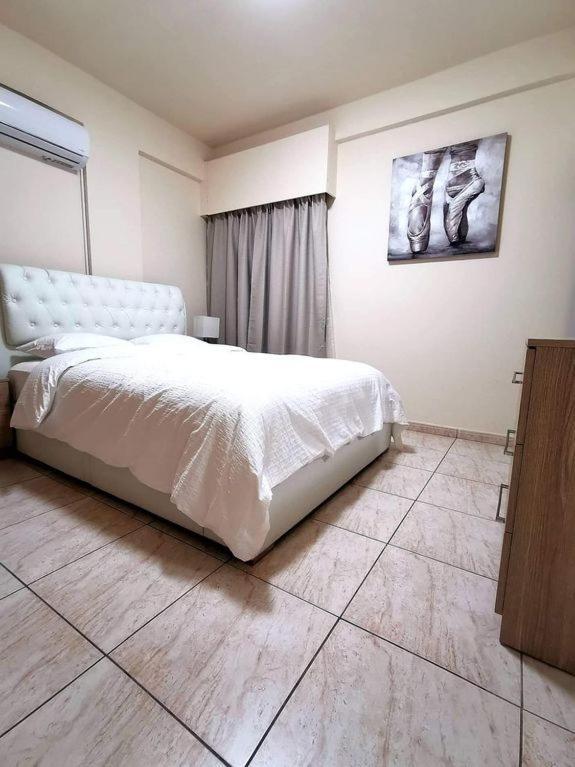 Tony'S Boutique Apartment Larnaca Esterno foto