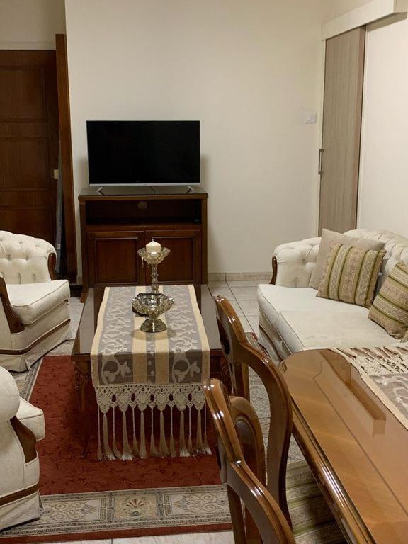 Tony'S Boutique Apartment Larnaca Esterno foto