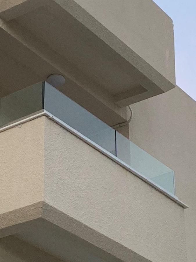 Tony'S Boutique Apartment Larnaca Esterno foto