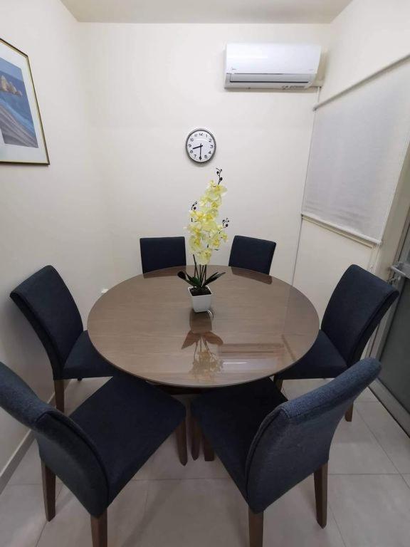 Tony'S Boutique Apartment Larnaca Esterno foto
